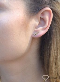 Złote kolczyki 333 listki KL 5711 333. Złote kolczyki w kształcie listków to biżuteria bardzo elegancka, ponadczasowa i dodająca wiele uroku. Ten model w całości wykonano z żółtego złota próby 333, a zate (3).JPG